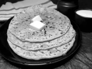 2 Aloo Paratha With Curd And Pickle