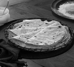 Kothmir Butter Naan