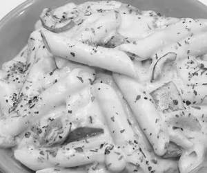White creamy sauce pasta
