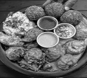 1 Momo Platter+ 2 Coldrink(180Ml Each)+ 1 Spring Roll