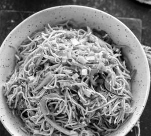 Schezwan Noodles(Veg)
