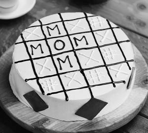 Tic tac toe cake for mom