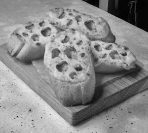 Chicken Garlic Bread With Cheese