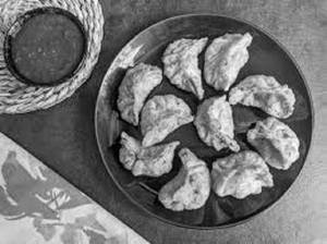 Chicken Schezwan Pan Fried Momo [6 Pieces]