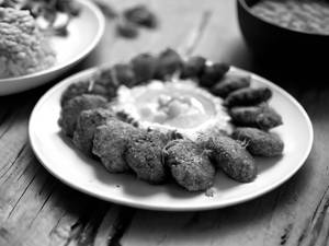 Hummus With Falafels