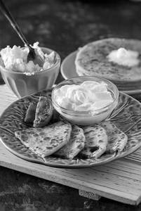 Tawa Gobi Paratha with Dahi