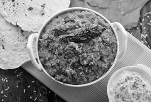 Palak Khichdi With Raita & Papad