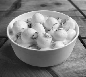 Angoori rasmalai