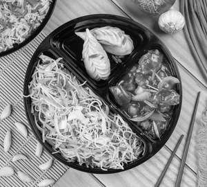 4 Hot Garlic Chichen + 2 Chicken Momo + Rice/Noodle
