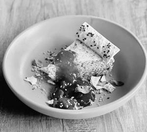 Sesame Cracking Cheesecake