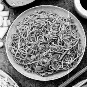 Butter Veg Garlic Hakka Noodles