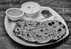 Tandoori Aloo Pyaaz Parantha