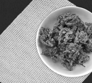 Crispy Onion(Pyaaz) Pakoda (8 Piece)