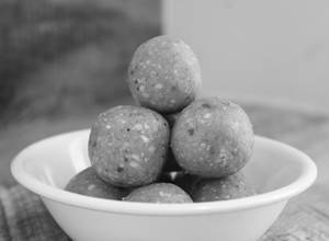 Shengdana Ladoo Box (9 Ladoos)