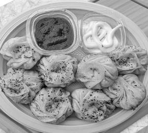 Veg Steam Momos  [ 10 Pieces ]