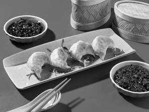 Vegetable And Chicken Gyoza In Spicy Peanut Sauce (Ak)