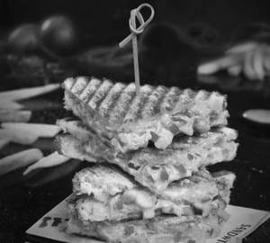 Veg Pizza Sandwich small (4slices)