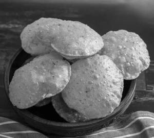 Ajwain Poori (4 Pcs)