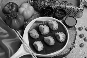 Steamed Seasonal Vegetable And Basil Dimsums [6 Pieces]