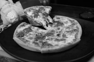 Double Cheese Margherita Pizza (Medium)