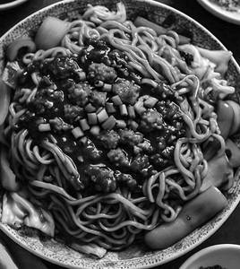 Chicken Noodles In Hot Garlic Sauce