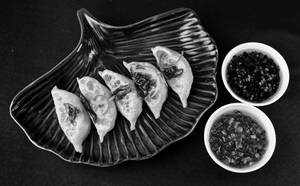 Veg Pan Fried Momos [8 Pieces]