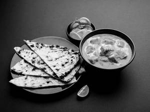 2pc Butter Naan With Paneer Makhani Combo