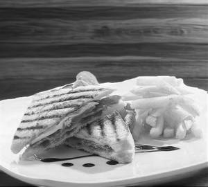 Paneer sandwich [regular] + soft drink with french fries                                                               