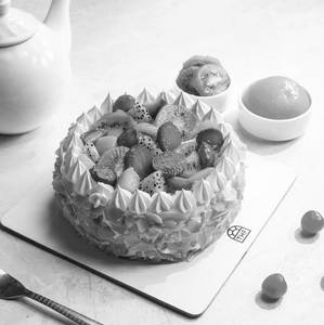 Eggless Fresh Fruits Cake