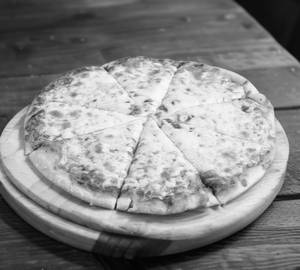 Plain cheese pizza