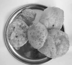 Poori (3pices) Bombay Sagu