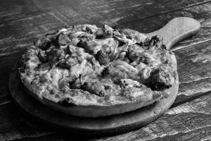 Schezwan Chicken Pizza