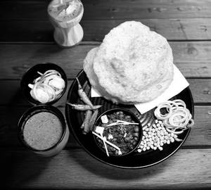 Chole Bhature Paneer Wale                                    