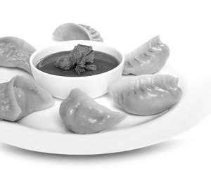 Chicken Momos  And Red Chilli sauce [6 Pieces ]