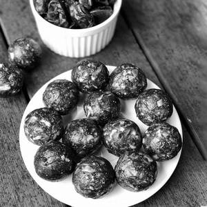 Dates Laddu