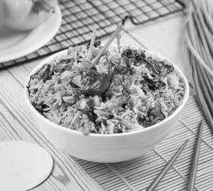 Burnt Garlic And Spinach Fried Rice