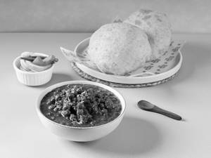 Chole Bhature (2 Bhature)