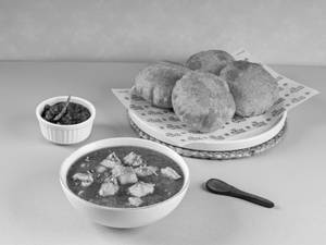 Aloo Poori (4 Poori)