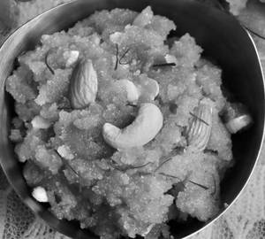 Desi Ghee Sooji Halwa  ( 300 Gm)