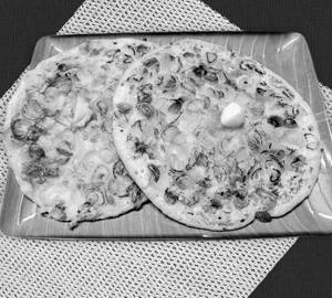 Onion tomato capsicum uttapam