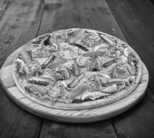Tandoori paneer pizza