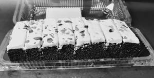 Devils Food Cake With Frosting 300gm
