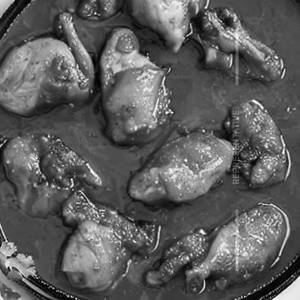 Chicken leg piece gravy 