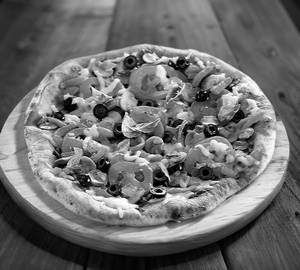 Veg garden pizza