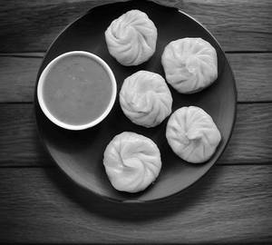 Cheese steamed momos