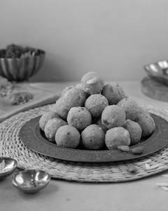 Bellam Besin Laddu