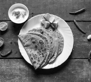 Sattu Paratha With Curd