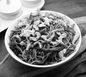 Chicken scehzwan noodles         