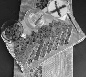 Paneer Paratha With Curd