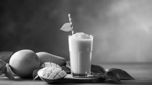 MANGO ICE CREAM MILKSHAKE